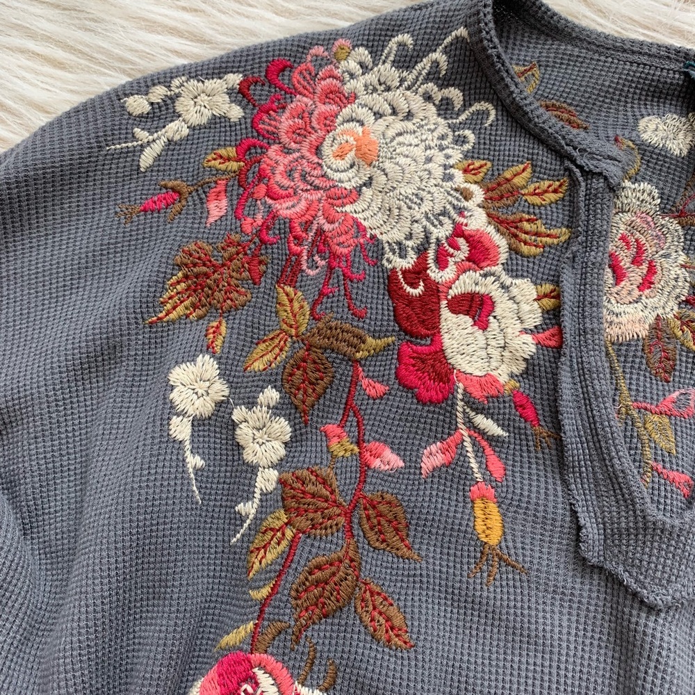 Johnny Was Chrys embroidery thermal top shirt gray - Picture 3 of 8